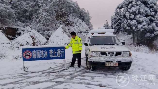 宣威警方加强雨雪天气交通安全管理工作
