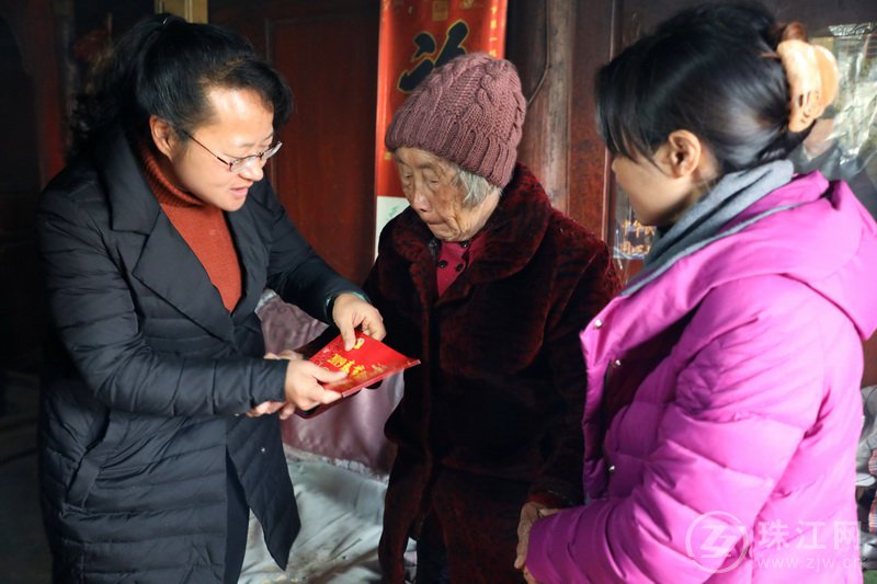 罗平县领导春节前慰问老党员、困难职工和退休老干部