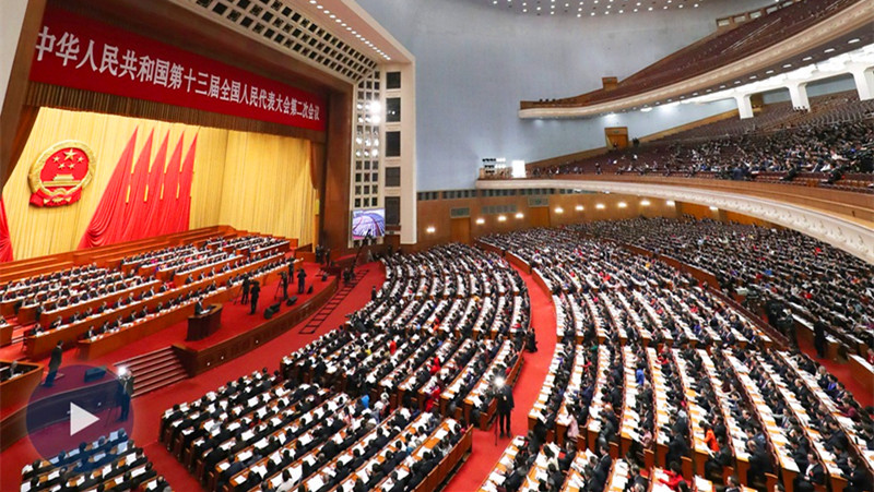 习近平等出席人代会第二次全体会议