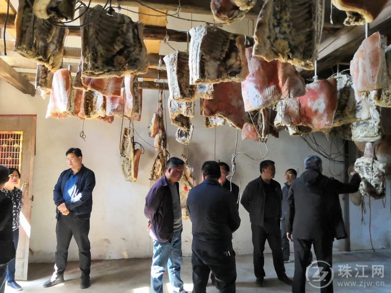 曲靖市市场监管局指导组到杨柳镇指导脱贫攻坚食品加工产业发展