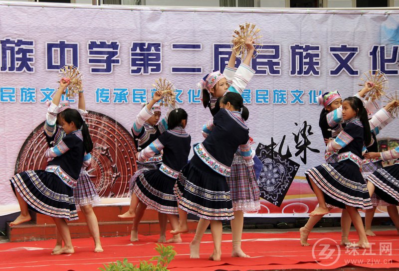 罗平县鲁布革民族中学第二届民族文化节精彩纷呈