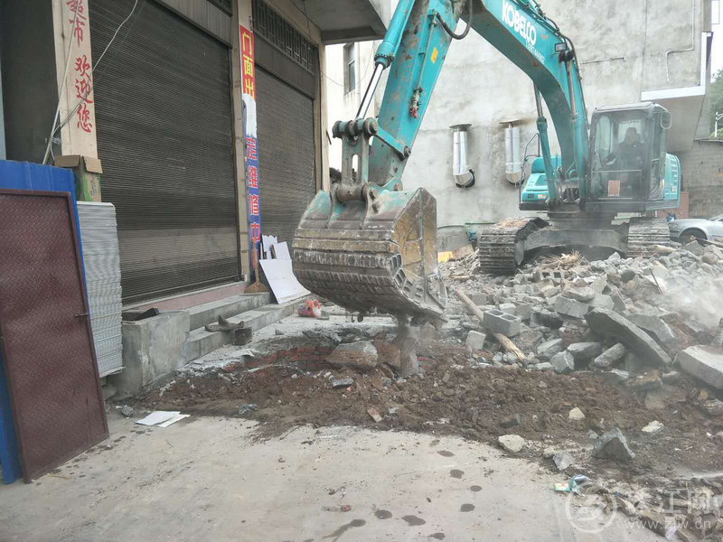 师宗县水务局联合多部门执法查处违规开采地下井行为