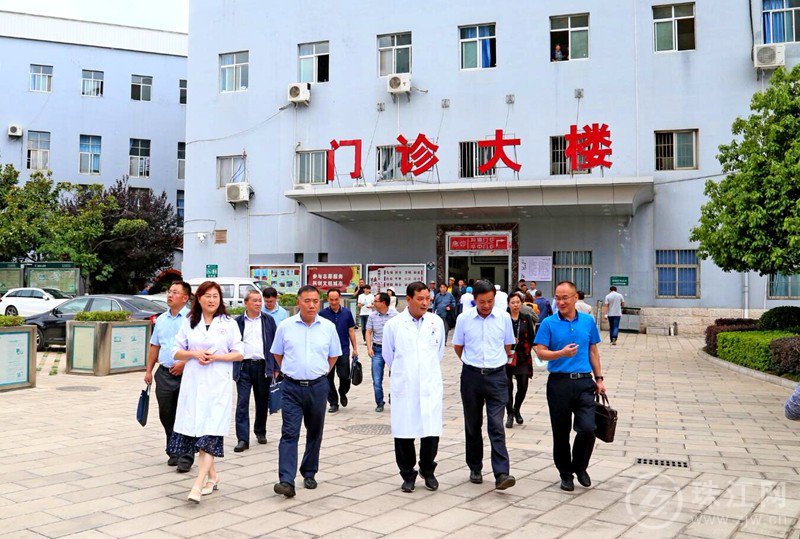 黄太文到曲靖市第一人民医院调研区域医疗卫生中心建设工作