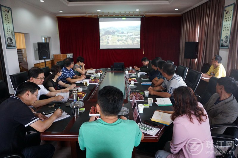 曲靖市三医院召开上半年扶贫工作座谈会