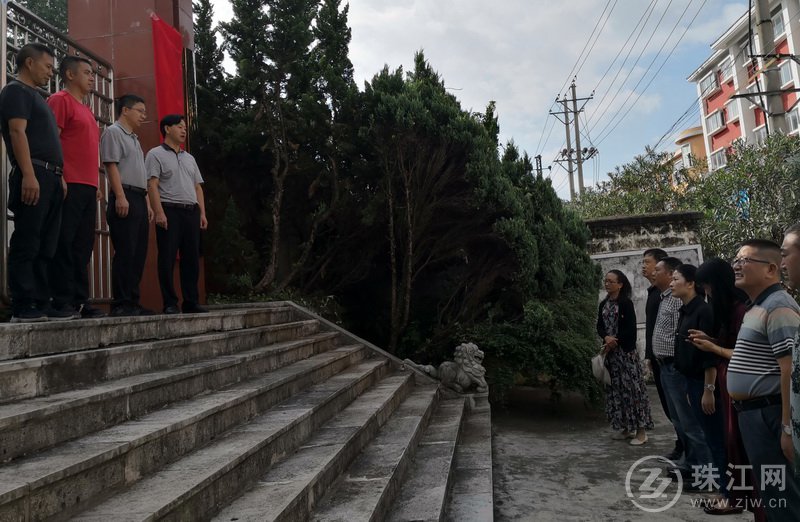 罗平县社会主义学校正式揭牌