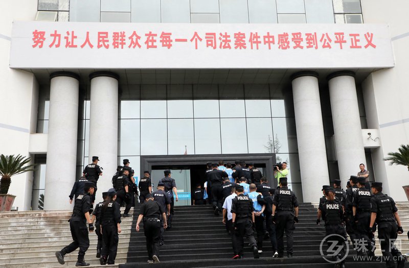 罗平县人民法院对平某安恶势力犯罪集团进行公开审理