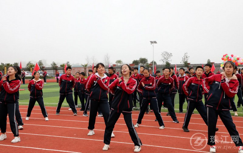 罗平县思源实验学校举办第二届体育艺术节