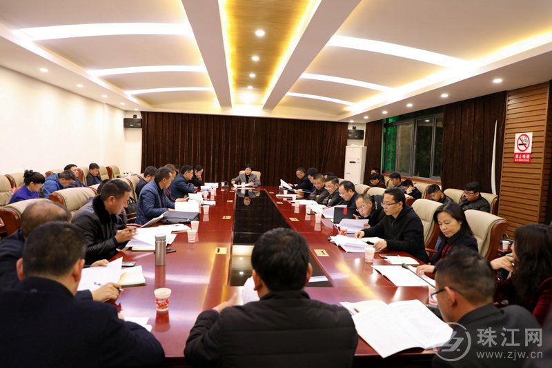 罗平县第十七届人民代表大会第四次会议举行代表团召集人会议