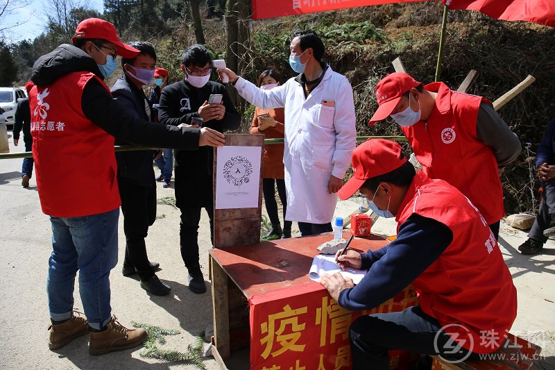 富源县富村镇：防控战役一线上的“志愿红”