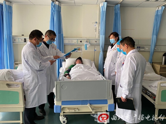 曲靖市第一人民医院回应给患者输过期液体:涉事人员已待岗处理