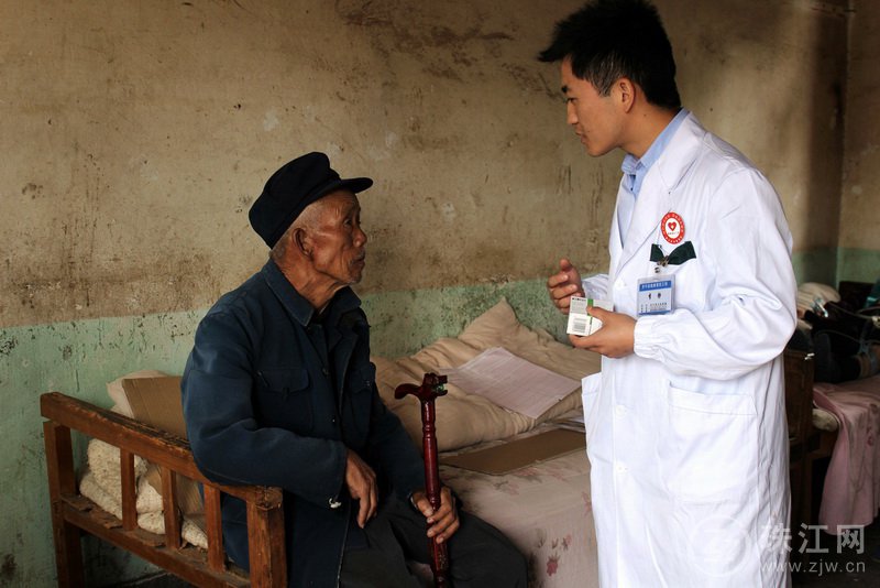 传递温暖送健康，我们一直在路上——罗平县中医院医疗服务送下乡
