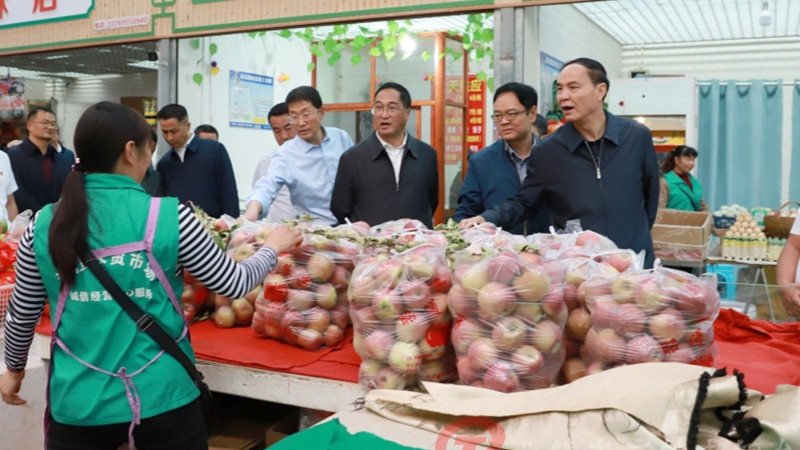 李文荣：树牢“为民惠民”情怀 