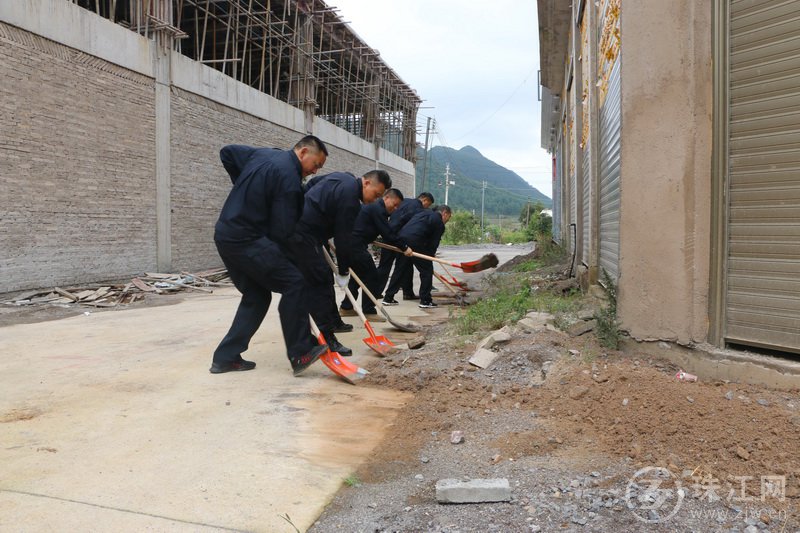 罗平县钟山乡集中清理建筑垃圾20余处