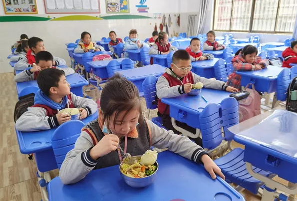 28号起，曲靖市第一小学学生午餐配送服务正式上线！