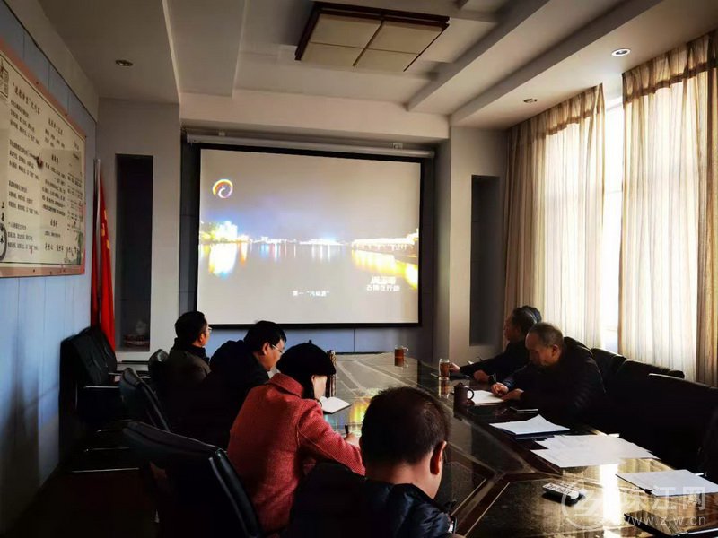 中共曲靖市委编办组织干部职工集体观看《清毒流——云南在行动》