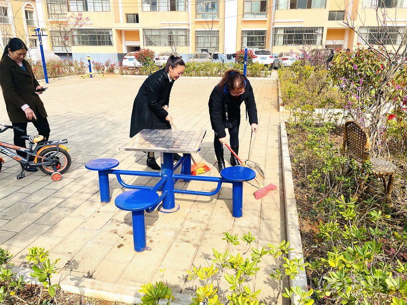 宣威四中：爱国卫生齐参与 美丽家园巾帼行