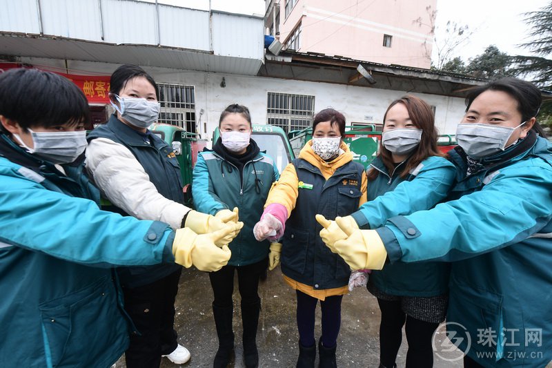 疫情期间罗平县邮政分公司女子投递班.jpg