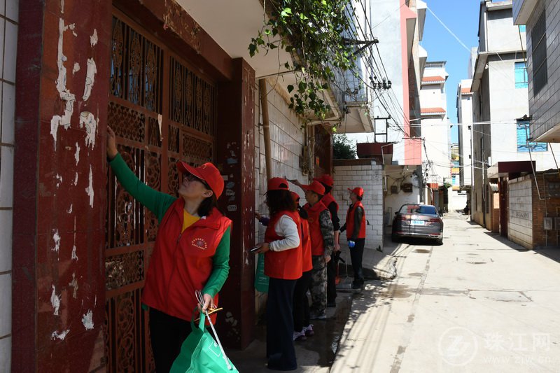 西宁街道开展清理 “牛皮癣” 助力文明城市创建志愿服务活动