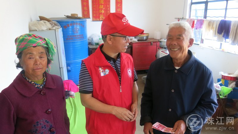 曲靖市地震局看望慰问困难干部践行为民初心   