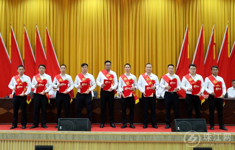 罗平县召开教育体育工作会暨第37个教师节庆祝大会
