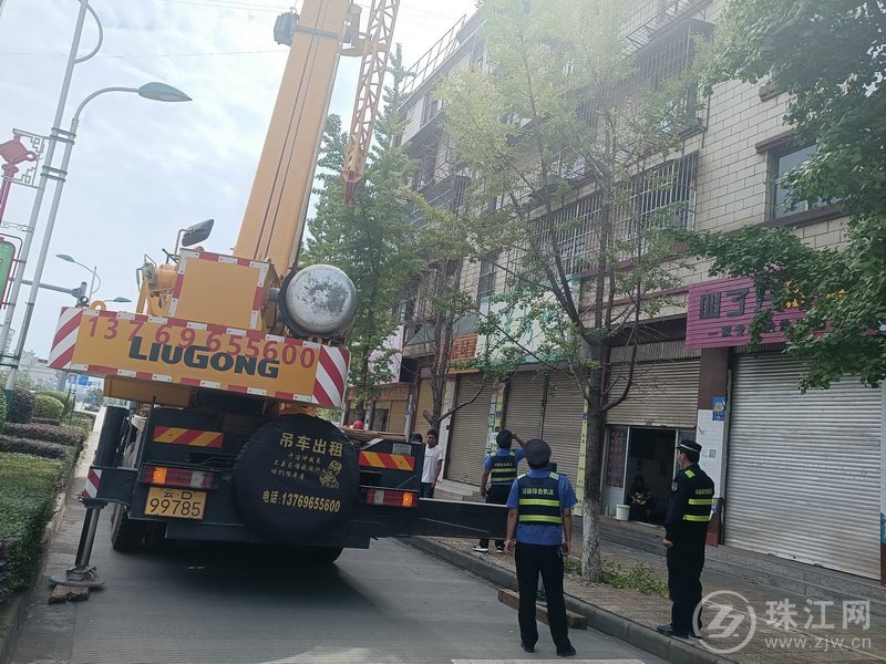 沾益区拆除临街外挑式防盗笼 拓靓城市大空间