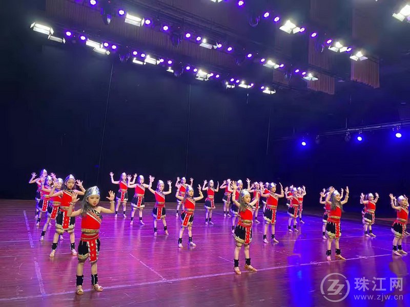 宣威市龙华小学：民族舞蹈跳起来