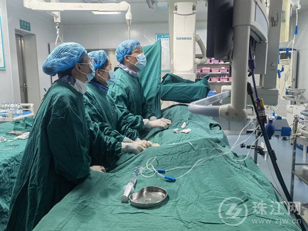 曲靖市二院为93岁高龄患者成功实施无导线心脏起搏器植入术