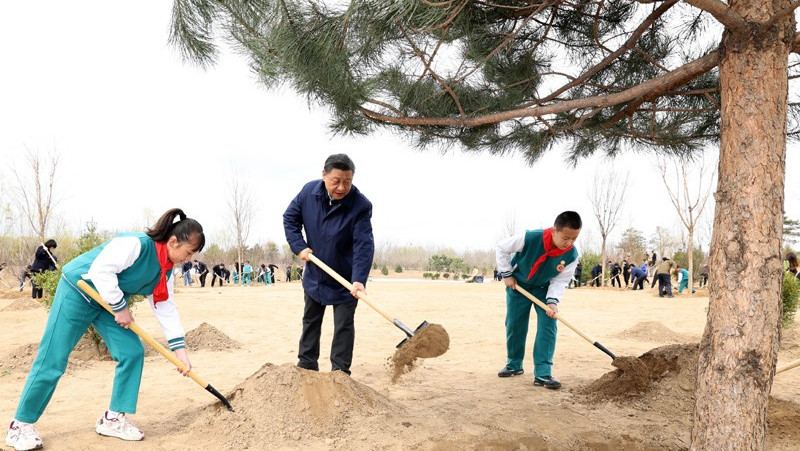 连续10年参加首都义务植树 习近平引领建设绿色家园