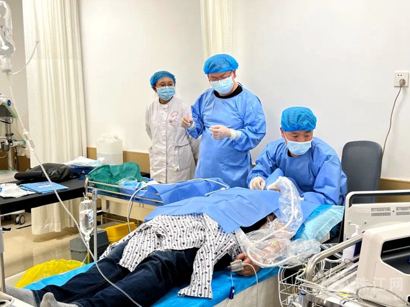 曲靖市中医医院完成一例超声引导甲状腺微波消融术