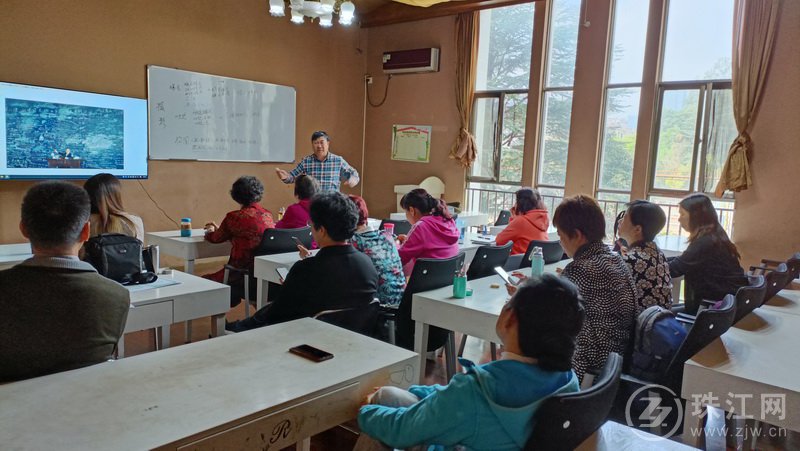 复课啦，快来曲靖市老年大学阳光分校打开夏日的快乐吧！