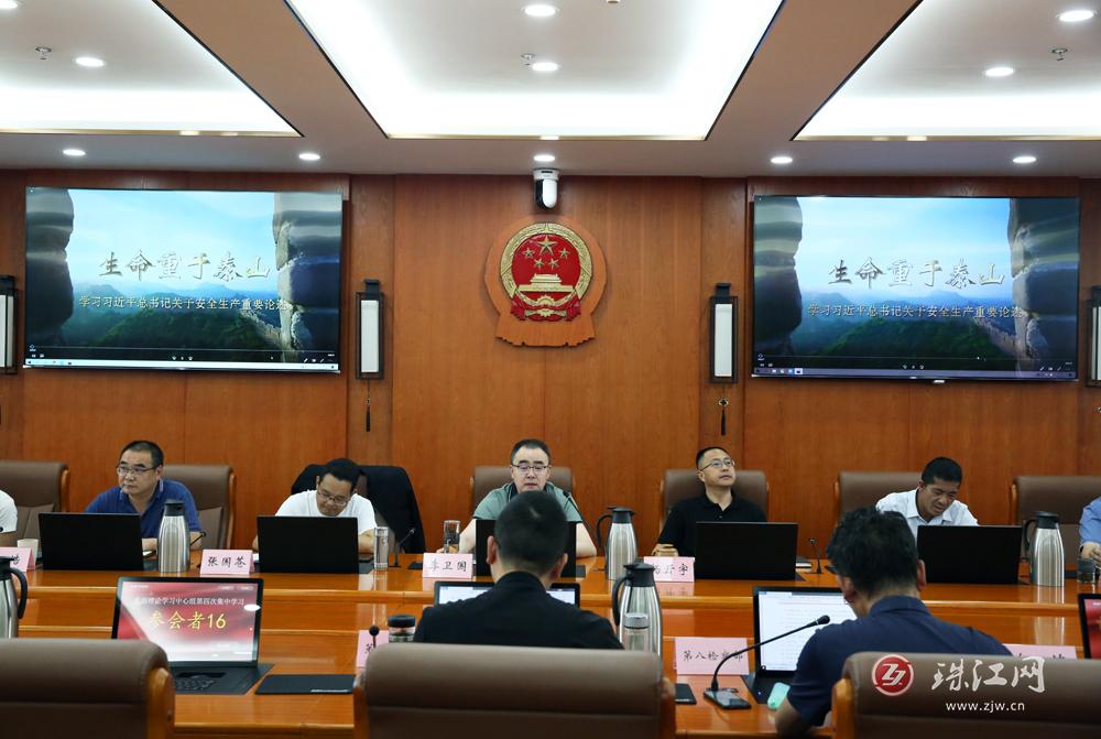 曲靖市检察院开展党组理论学习中心组2023年第四次集中学习