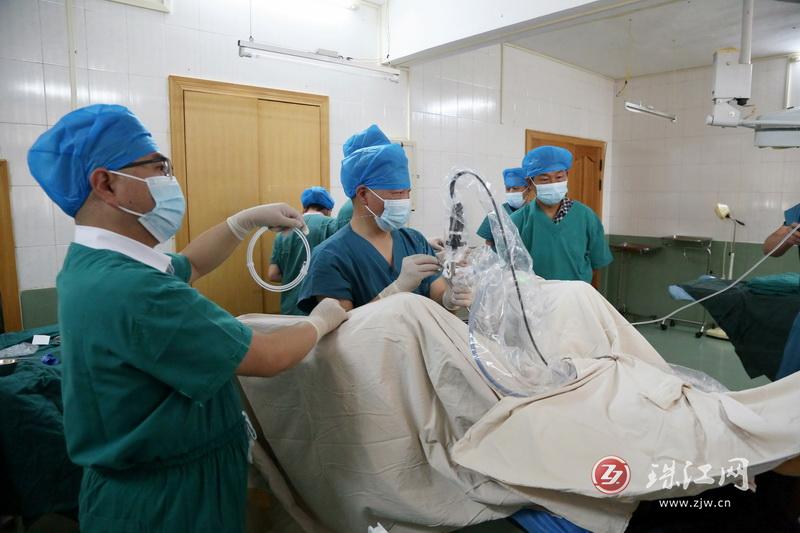 病人不动专家动！罗平县人民医院医共体总院走进阿岗分院开展手术帮扶