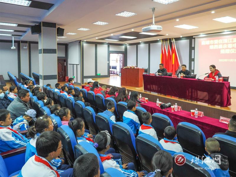 曲靖市爱在珠江源志愿者协会到永春乡开展爱心助学活动