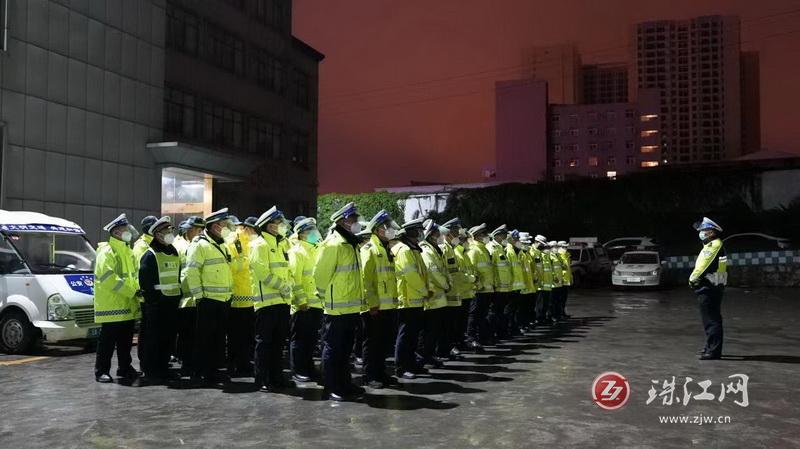 罗平交警“三防”防道路交通事故全市第一波次统一行动查获989起交通违法行为