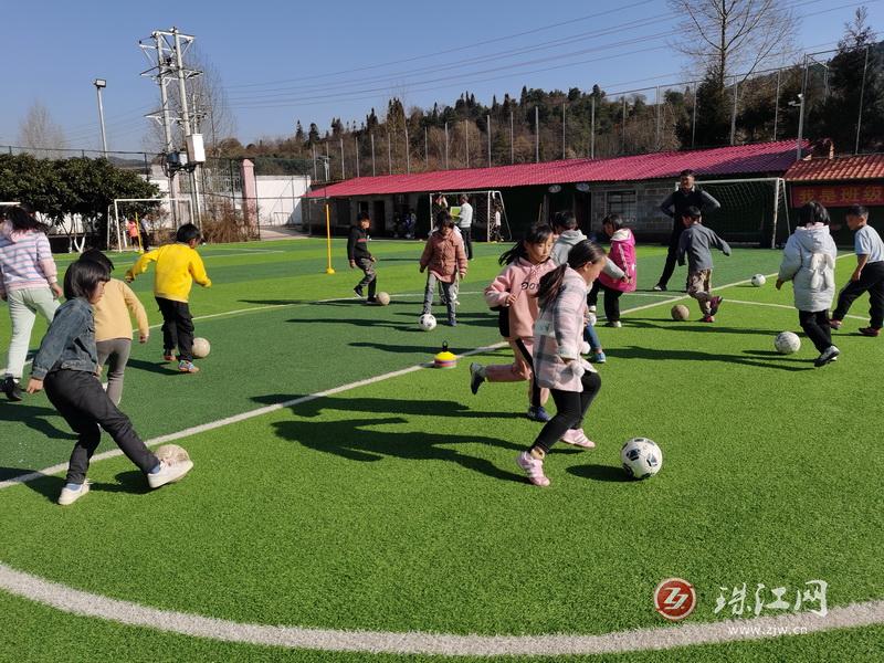 宣威市靖外明德小学：冬令营活动为孩子们健康成长添活力