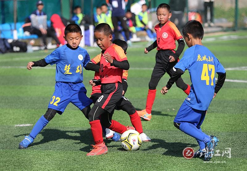 逐梦春天！2022年度云南省青少年足球联赛在曲靖鸣哨开球