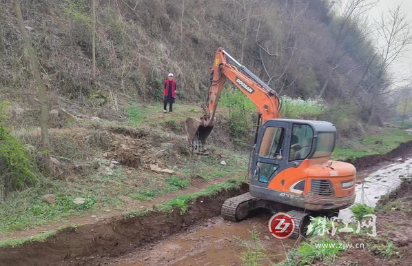 宣威格宜镇：清理河道淤泥 整治人居环境