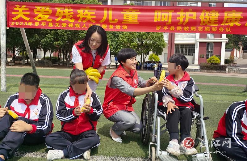 罗平县开展“关爱残疾儿童 呵护健康成长”志愿服务活动