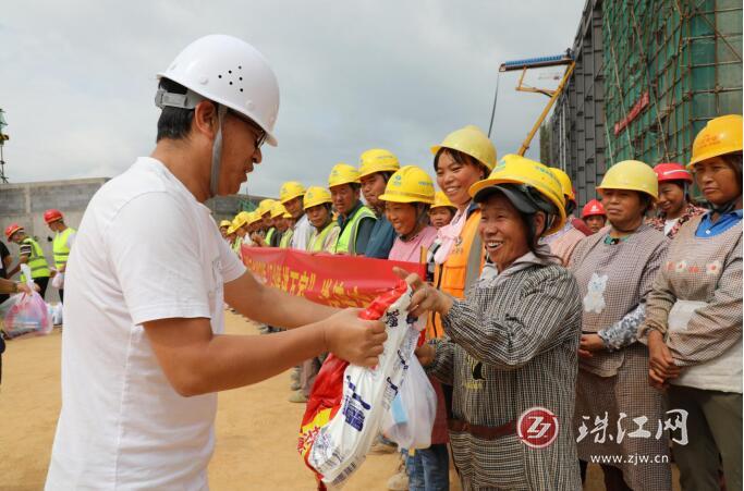 炎炎夏日送清凉 工会关爱沁人心