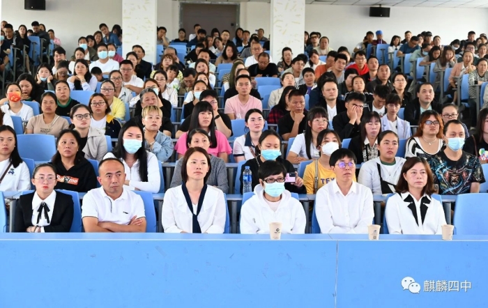 花开有时 携手共育——麒麟区第四中学附设小学举行一年级家长培训会