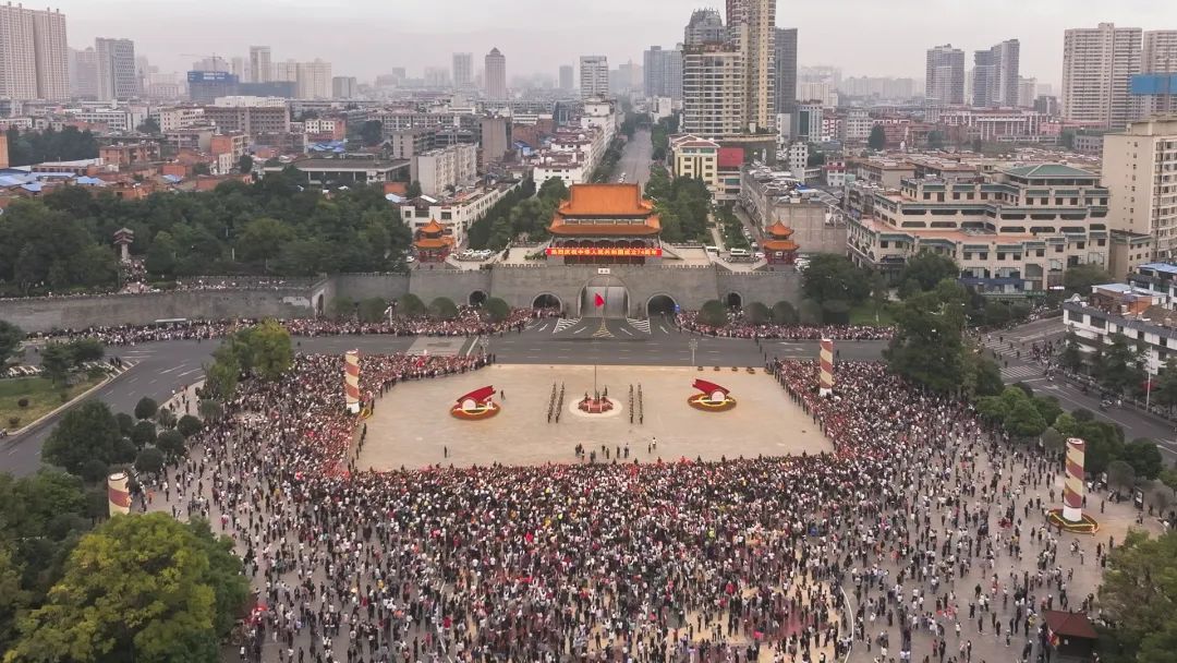 曲靖市举行庆祝中华人民共和国成立74周年升国旗仪式