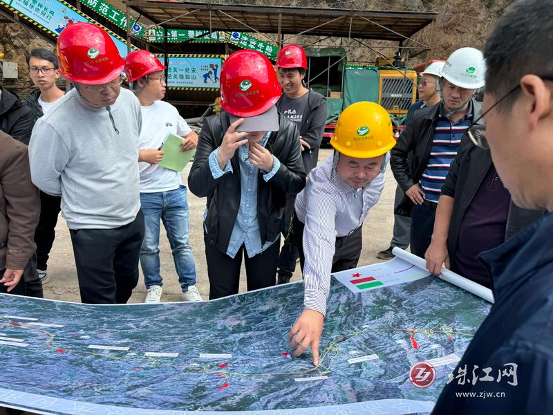 云南省水利厅到会泽县开展在建高速公路水土保持监督检查工作