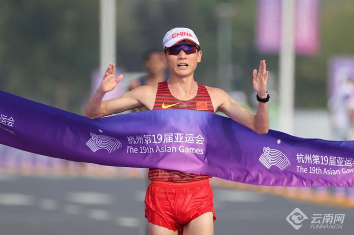 云南马龙田径运动员张俊用“铁脚板”走出“冠军梦”