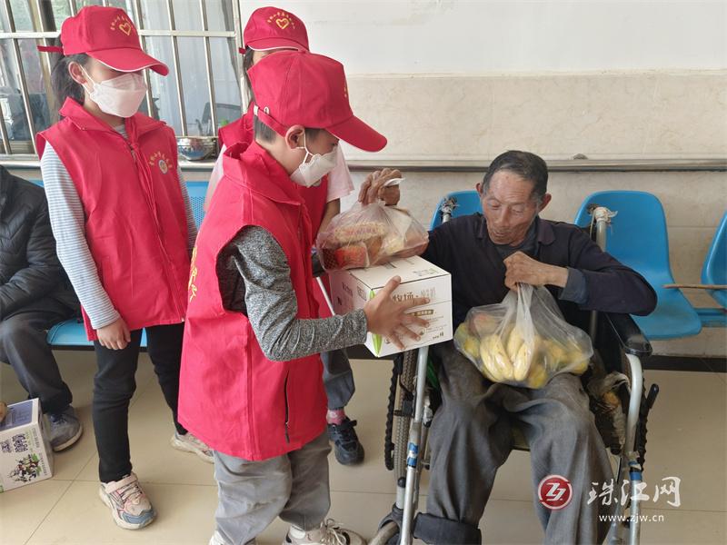 迤车镇：九九重阳节 浓浓敬老情