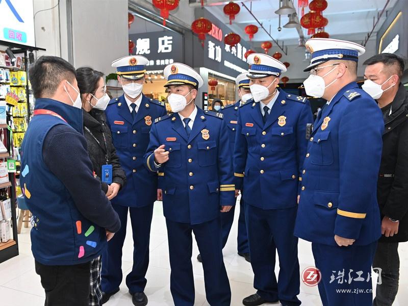 曲靖市消防救援支队主官带队开展春节夜查行动