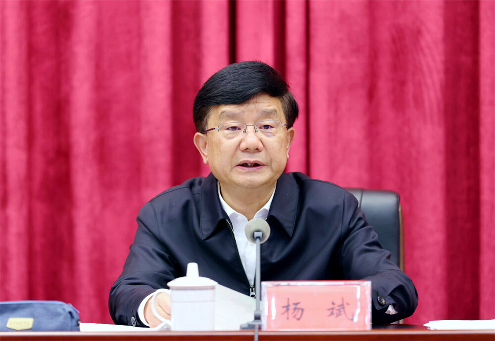 杨斌在全市招商引资工作会议上强调:以干在实处走在前列勇立潮头的精