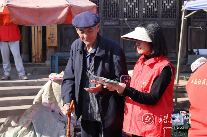 会泽县古城街道开展第36个全国爱卫月主题宣传活动