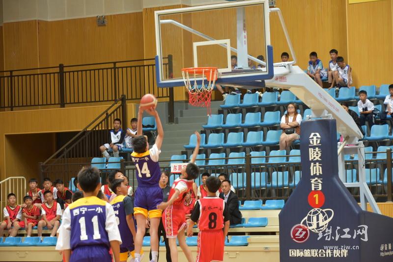 宣威市第二届“以体树人杯”小学生篮球比赛开幕