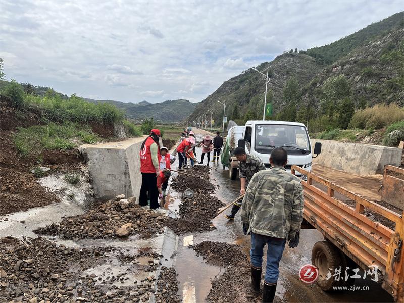 中安街道回隆社区：多举措集结力量 做好汛期清淤工作