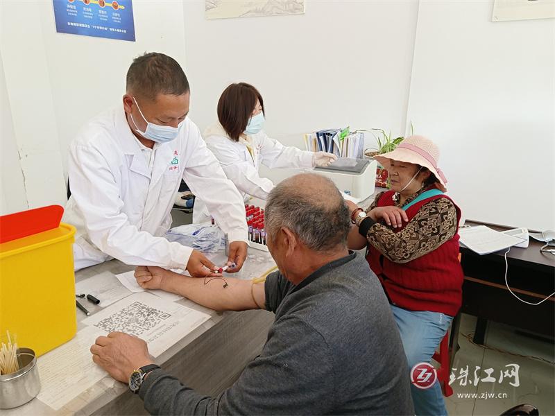 湛大屯社区开展老年人免费健康体检活动